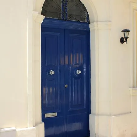 Дом отдыха South Village Townhouse